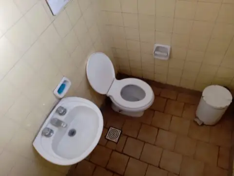 Oportunidad en Solano, Tres locales comerciales en un lote de 10 x 30 metros, ideales para comercios