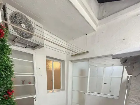 Depto Tipo Casa en Venta en Villa del Parque, USD 138.000