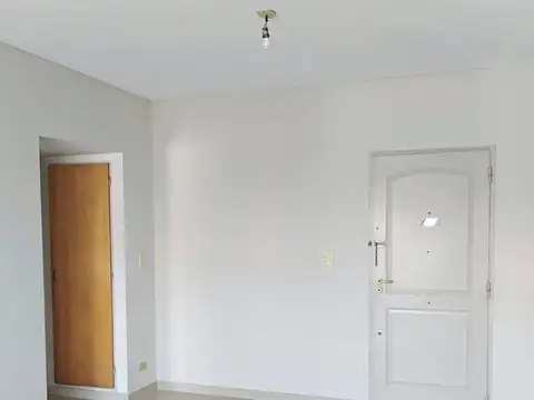 HERMOSO 2 AMB. - AL CONTRA FRENTE - BALCON - LAVADERO - MUY LUMINOSO - 4 PISO - LUZ Y SOL