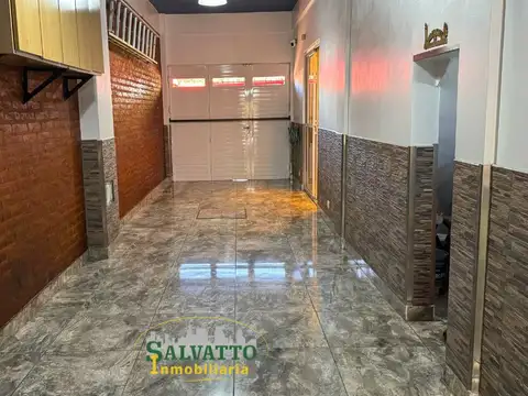 EDIFICIO DE TRES PLANTAS INCLUYE LOCAL Y ESPACIO AEREO FRENTE A PLAYAS DEL SUR