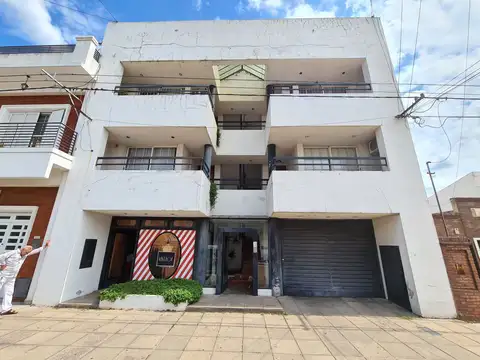 Vendo depto 2 dormitorios con cochera centro