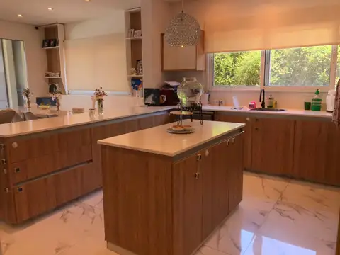 Casa en alquiler temporario en Villa Nueva, San Gabriel, Tigre - 8 Ambientes