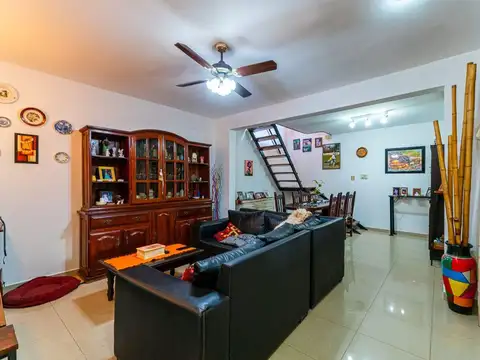 CASA 3 DORMI GARAGE Y JARDIN VENTA ACEPTA PERMUTA