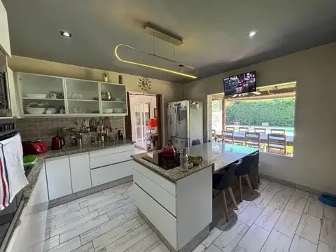 Casa 5 ambientes con 2 baños