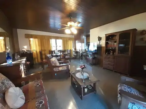 JOSE FEDERICO MORENO 2400