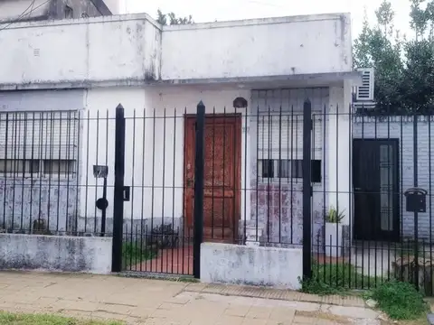 VENTA CASA 2AMB CON TERRENO 227 M2 VILLA BALLESTER