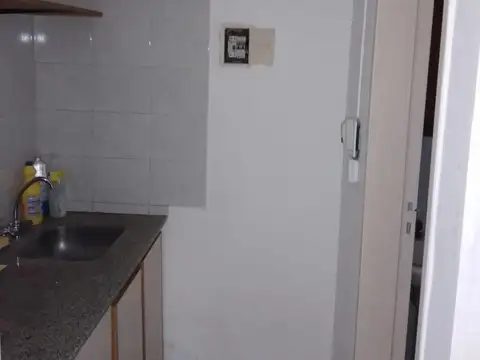 Local con vidriera kitchenette y baño