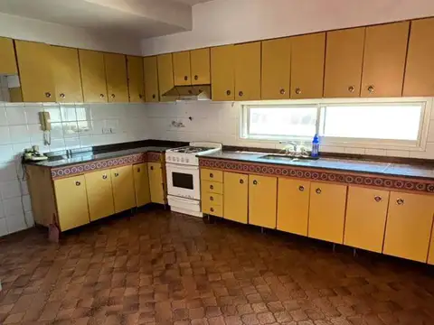 Casa en Alquiler con 1 cochera