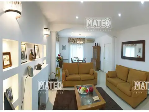 Casa en Venta con 1 cochera