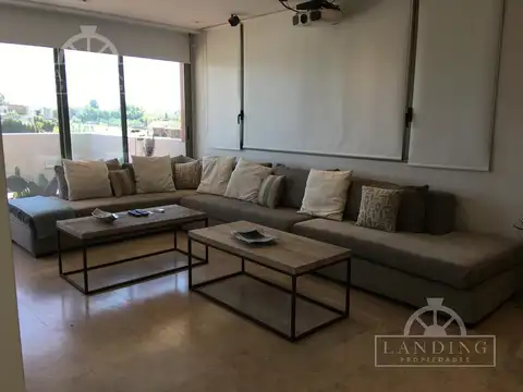 Casa en Venta con 6 cocheras