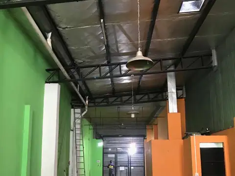 Local en Venta Via Púb.