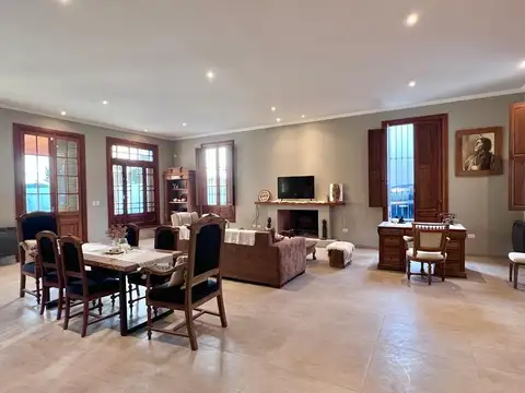 HERMOSA CASA A ESTRENAR 3 DORM. - 3 BAÑOS - PILETA - LOBOS