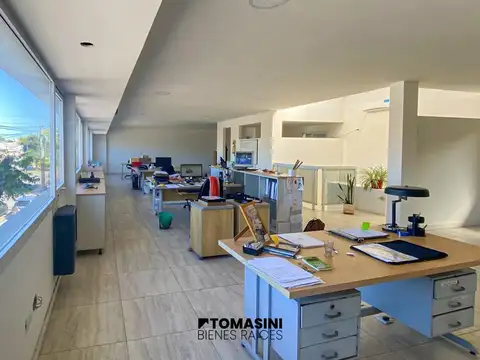 OFICINA + GALPÓN SOBRE DOS LOTES