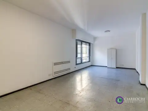 Lavalle y Av. Callao – Amplia y Luminosa Oficina con baño Privado