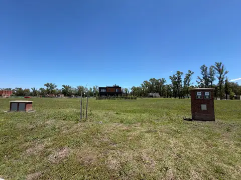 Oportunidad la venta Lote Central Barrio Santa Sofía-Pilar Del. Éste 0