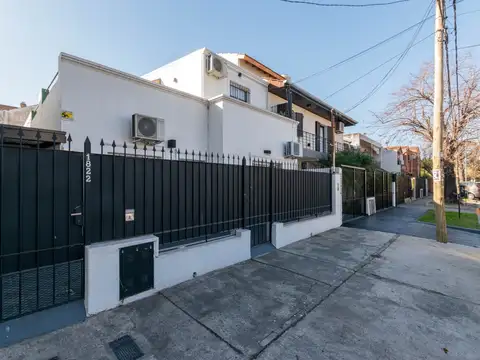 Venta con Renta - Casa 5 Ambientes en Pringles al 1800, Martínez