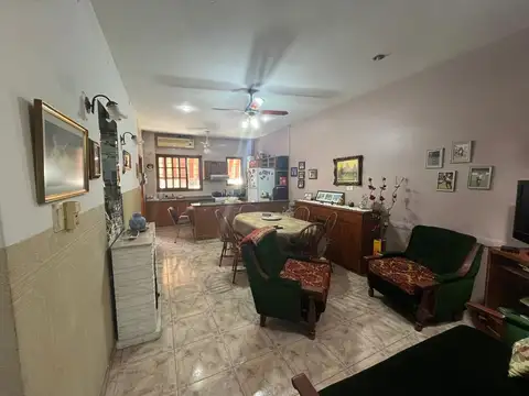 Casa en venta 3 dormitorios con cochera y patio