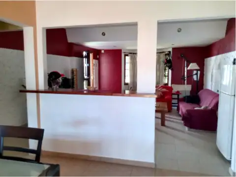 VENTA CASA 4 AMBIENTES VILLA BALLESTER CON COCHERA  JARDIN Y PILETA