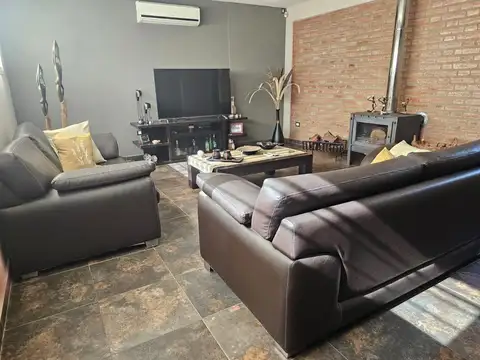 Casa en Venta con 3 cocheras