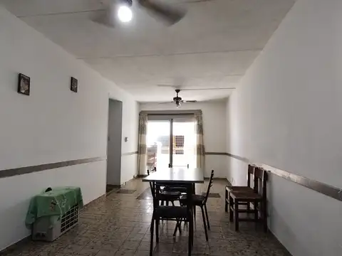 Venta amplio 4 ambientes c/balcón PB en Pompeya