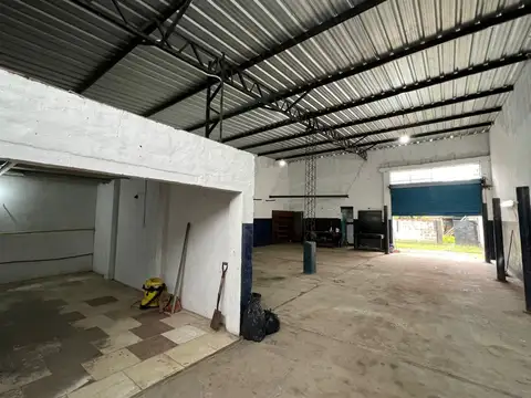 Deposito amplio, ubicado en Lamadrid 2448 Lomas de Zamora