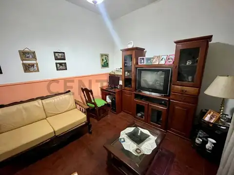 Excelente Prpiedad a 2 cuadras de Av Rivadavia                            ...