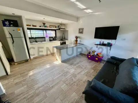 Excelente Prpiedad a 2 cuadras de Av Rivadavia                            ...