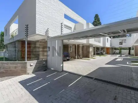Venta Duplex en Housing 3 dormitorios Cochera Doble
