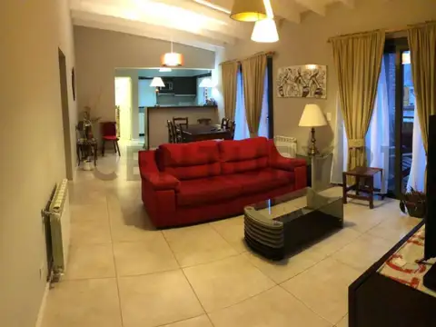 Capitan Drury 500, Piso 0