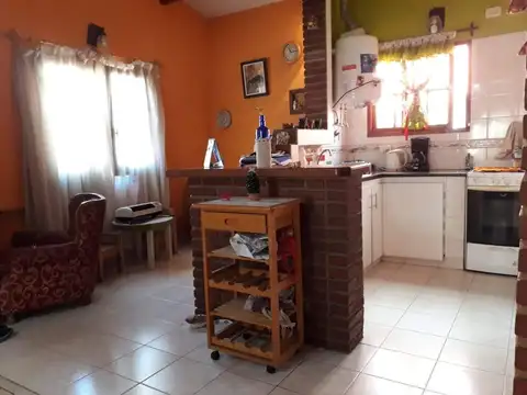 Casa 5 ambientes con 1 baño