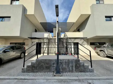 Duplex 3 ambientes en venta en barrio de Altos del Encuentro, Benavidez