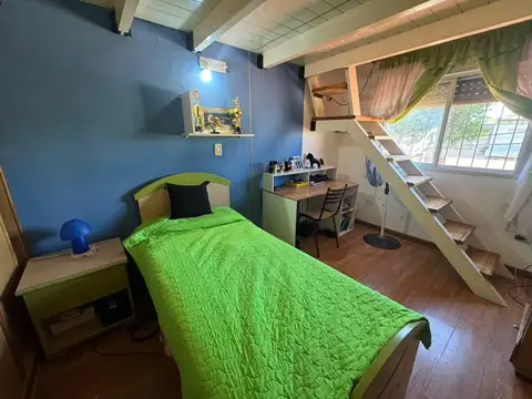 Casa 7 ambientes con 2 baños