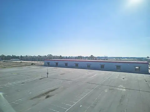 Centro logistico para Pymes, con unidades a partir de los 700 m2., con todos los servicios.-