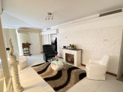 Casa en Venta con 4 cocheras