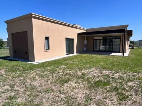 Casa en Venta en Tristan Suarez, USD 250.000