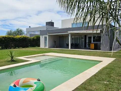 Casa en alquiler Puerto Roldán