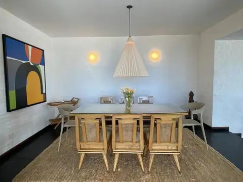 Casa 7 ambientes con 5 baños