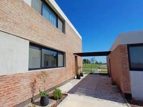 Casa en Alquiler 1 año