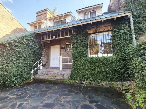 VENTA / ALQUILER CASA 5 AMBIENTES PILETA JARDIN COCHERA PARRILLA LOMAS SAN ISIDRO