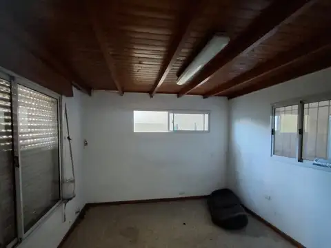 Galpón con dependencias en venta en Villa Santos Tesei