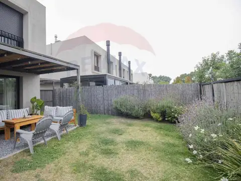 Depto Tipo Casa en Venta con 1 cocheras