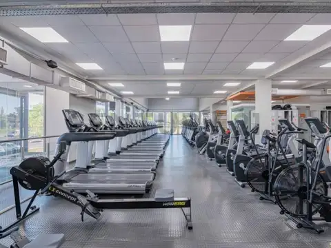 492 esquina Camino Parque Centenario , Piso 0