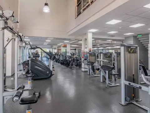 492 esquina Camino Parque Centenario , Piso 0