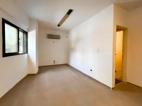 PELLEGRINI 1600 1 DORMITORIO EN PB C/ PATIO APTO PROFESIONAL