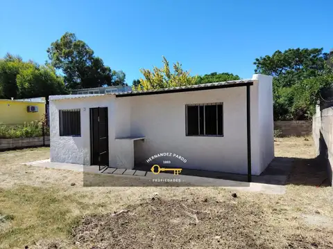 Casa 1 dormitorio, extenso jardín y cochera, Lomas de Solymar