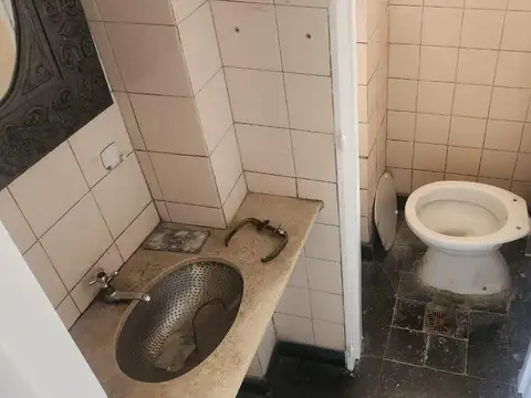 Se Alquila Oficina en el barrio San Nicolás.