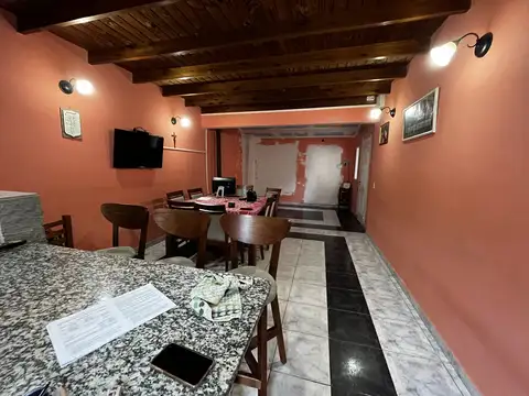 Vendo Casa con Local en Concepción del Uruguay, Entre Ríos.