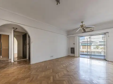 Venta Departamento 3 ambientes Semipiso Al frente Balcón Terraza Parque Rivadavia Caballito