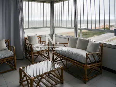 Departamento frente al mar de 3 dormitorios en venta. Punta del Este