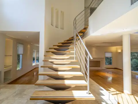 Casa 7 ambientes con 6 baños